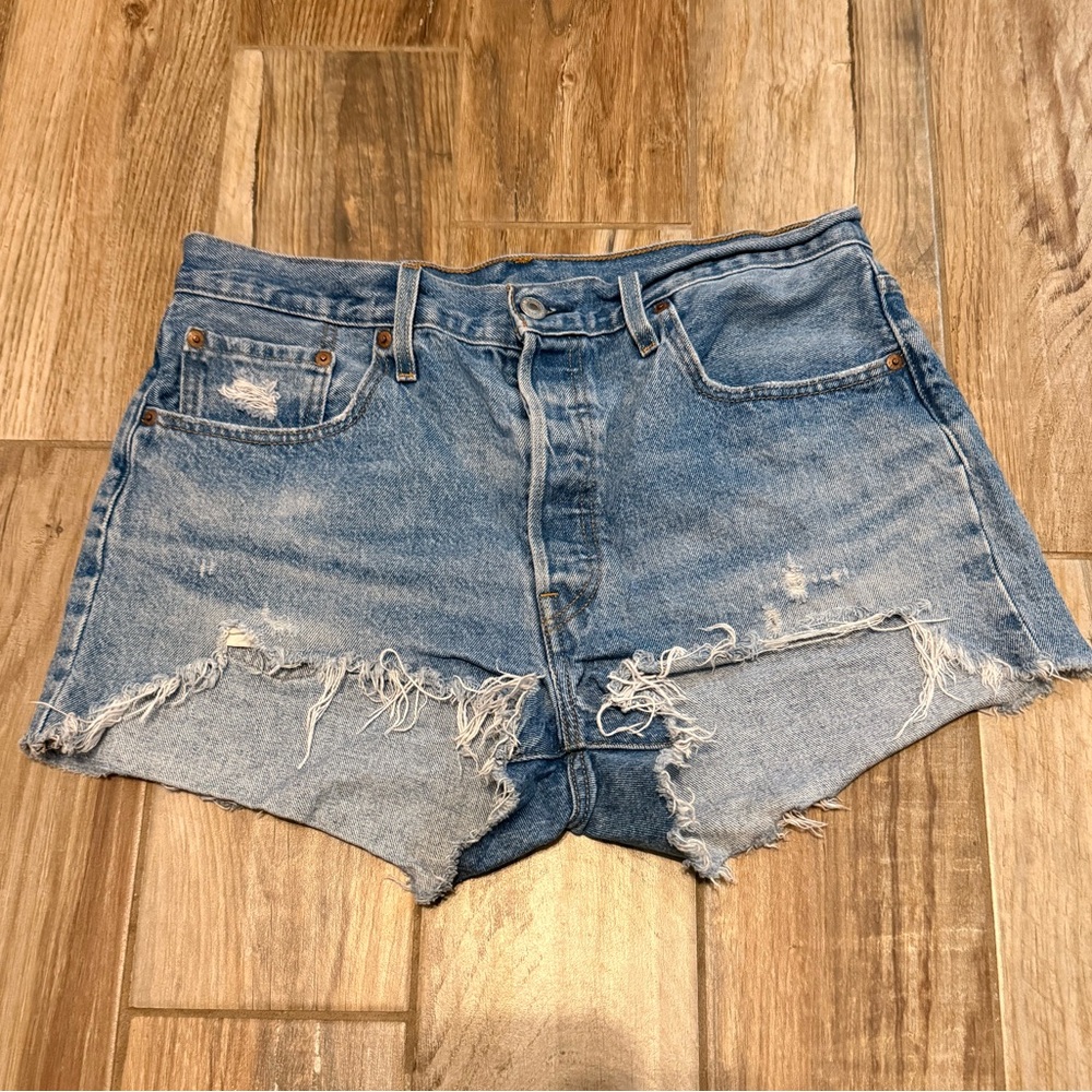 Levi's 501 Original Fit High Rise Women's Shorts - Picture 2 of 5